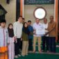LPKR Saat Menyerahkan Bantuan Pendidikan Bagi Anak-anak di Kabupaten Tangerang. (Foto LPKR)