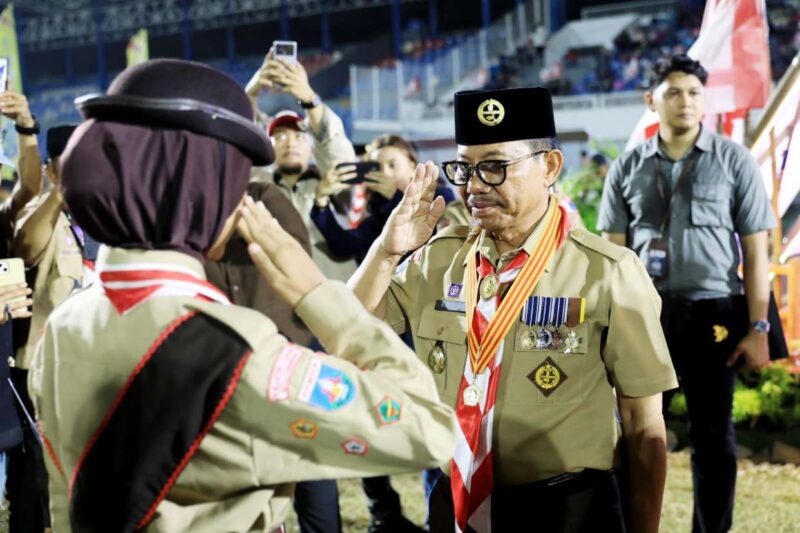 Foto: Wali Kota Tangerang, H. Sachrudin Saat Mengkukuhkan 1000 Pramuka Garuda.