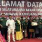 Kabag Hukum dan HAM PSSPL, Jecky Efrianto CIPL, mewakili PSSP berfoto bersama pengurus IKM KPP. 