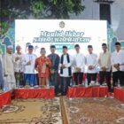 Walikota Tangerang, H. Maryono Hasan Saat Berfoto Bersama Penceramah Kondang Ustadz Maulana. 