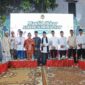 Walikota Tangerang, H. Maryono Hasan Saat Berfoto Bersama Penceramah Kondang Ustadz Maulana.