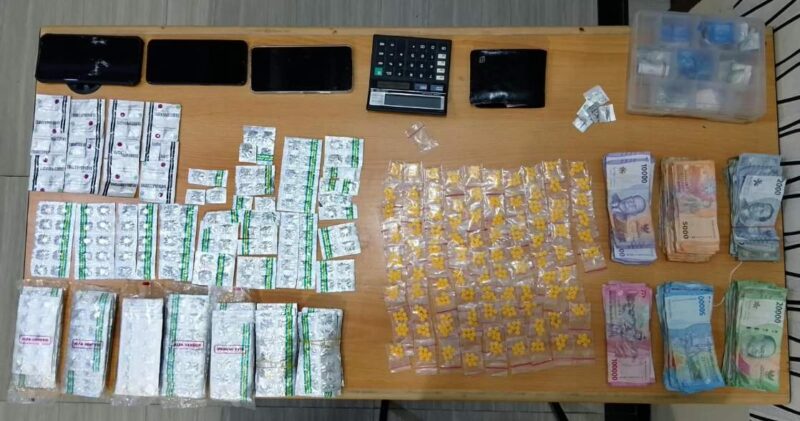 Barang Bukti Ribuang Obat obatan Terlarang, Uang Hasil Penjualan, Hp dan Barang Bukti Lainya Saat Sita Polsek Benda. 