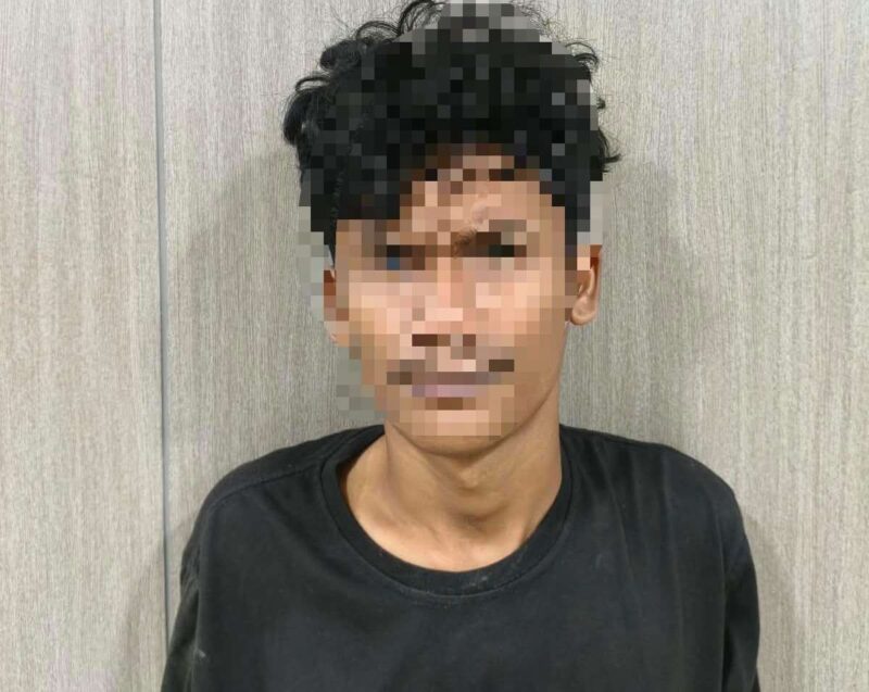 MAA (21) Pelaku Pengedar Obat Keras Saat Dibekuk Polisi. 