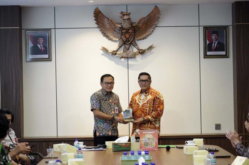 Wakil Walikota Tangerang, H. Maryono Hasan Saat Melakukan Kunjungan Studi Turu ke Pemerintah Kota Semarang. 