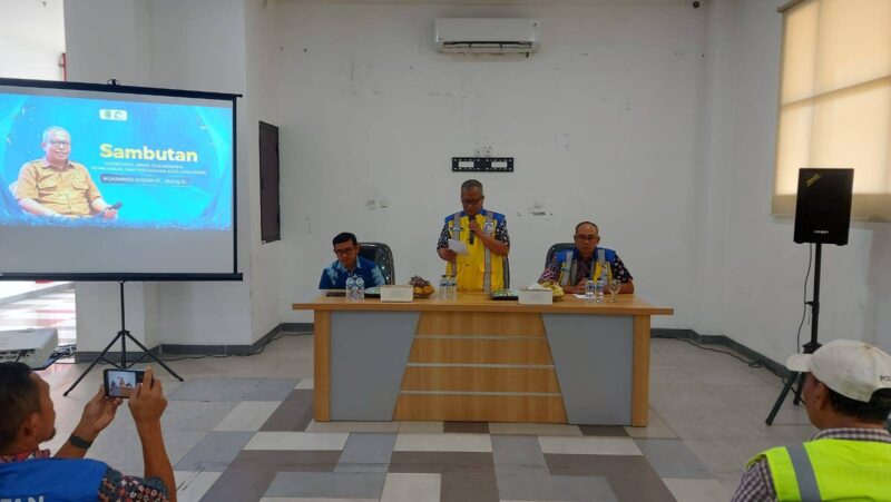 Foto: Sekretaris Dinas Perkim dan Pertanahan, Muhammad Ichsan Saat Menyampaikan Sambutan di Kegiatan Pembekalan dan Uji Sertifikasi Sertifikasi Kerja. 