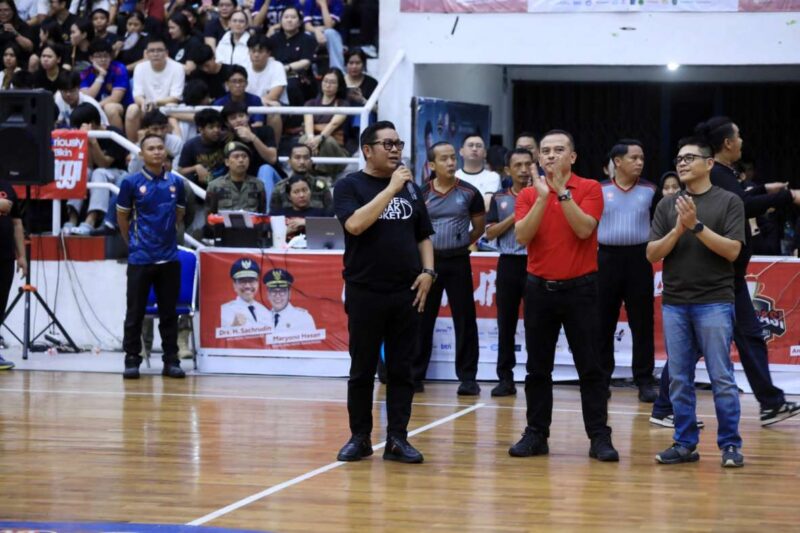 Wakil Walikota Tangerang, H. Maryono dan Kapolres Metro Tangerang Kota Kombes Pol Herbin Sianipar Saat
menghadiri final Perbasi Cup Kota Tangerang 2026, Sabtu (26/9/2026).