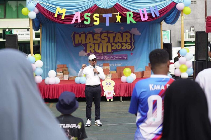 Wali Kota Tangerang, H. Sachrudin Saat Menghadiri MasstaRun 2026 & Family Gathering yang digelar di lingkungan SMPIT Asy-Syukriyyah Cipondoh, Kota Tangerang, Minggu (27/09/2026).