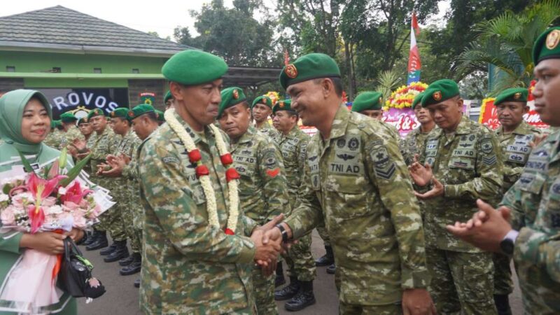Kodim 0510 Tigaraksa Saat Menggelar Tradisi Pelepasan Warga Kepada Letkol Inf Yudho Setyono, S.H.
