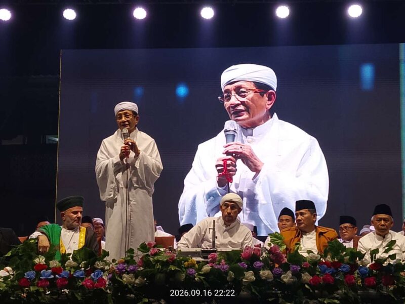 Menteri Agama RI, Prof. DR. KH. Nasaruddin Umar, MA., Saat Menyampaikan Tausyiah di Acara Peringatan Maulid Nabi di Ponpes Assalam Kemiri. (foto: SB.Com)