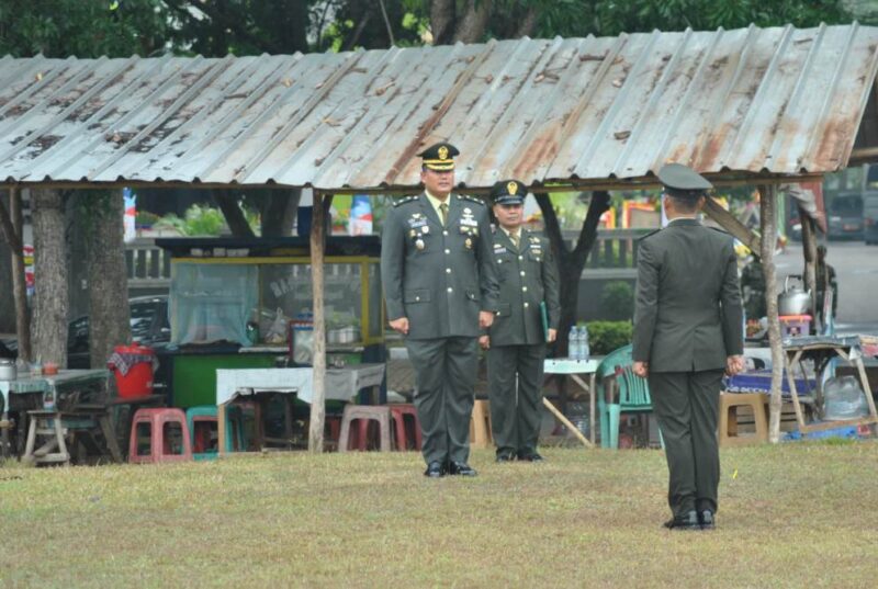 Kasdim 0510/Tigaraksa Mayor Inf Windra Sanur Saat Menjadi Inspektur Upacara di Hari Kesaktian Pancasila. 