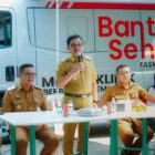 Wali Kota Tangerang, H. Sachrudin bersama Wakil Walikota Tangerang, H. Maryono Hasan Saat Sambangi Program CKG di Salah Satu Wilayah di Kota Tangerang.