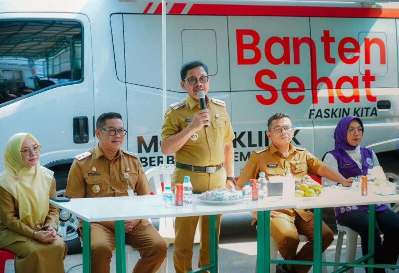 Wali Kota Tangerang, H. Sachrudin bersama Wakil Walikota Tangerang, H. Maryono Hasan Saat Sambangi Program CKG di Salah Satu Wilayah di Kota Tangerang.