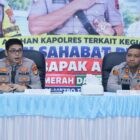 Kapolres Metro Tangerang Kota, Kombes Pol Herbin Sianipar Bersama Wakapolres AKBP Fiki N Ardiansyah Saat Memberikan Arahan Kepada 108 Bhabinkamtibmas Untuk Siap Menjadi Bapak Asuh Bagi Para Pelajar di Kota Tangerang. 
