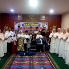 Usai Acara Santunan Kapolsek Batuceper dan Jajaran Berfoto Bersama Puluhan Anak Yatim.