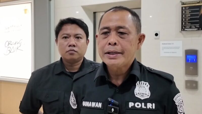 Kasie Humas Polres Metro Tangerang Kota, Kompol Gunawan Saat Memberikan Keterangan Pers Terkait Dugaan Kekerasan Terhadap Anak di Sepatan Timur. 