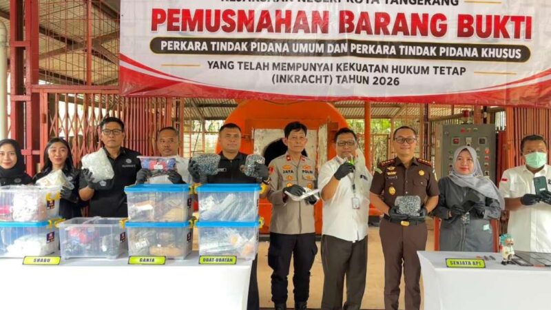 Kejari Kota Tangerang Saat Musnahkan Narkotika.