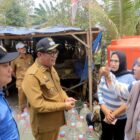 Wakil Walikota Tangerang H. Maryono Hasan Saat Turun Langsung ke Wilayah Kecamatan Pinang, Pastikan Penyaluran Air Bersih Lancar.