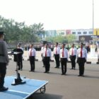 12 Personil Satnarkoba Polres Metro Tangerang Kota Saat Menerima Penghargaan dari Kapolda Metro Jaya.