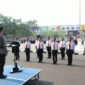 12 Personil Satnarkoba Polres Metro Tangerang Kota Saat Menerima Penghargaan dari Kapolda Metro Jaya. 
