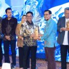 Wali Kota Tangerang H.Sachrudin saat menerima penghargaan ajang Banten Achievement TangerangPos Awards 2026.
