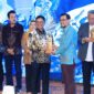 Wali Kota Tangerang H.Sachrudin saat menerima penghargaan ajang Banten Achievement TangerangPos Awards 2026.