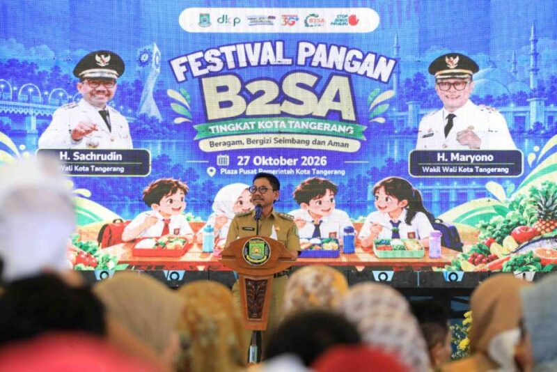 Wali Kota Tangerang, Sachrudin, saat membuka Festival Pangan Beragam, Bergizi Seimbang, dan Aman (B2SA) yang diselenggarakan Pemerintah Kota Tangerang melalui Dinas Ketahanan Pangan (DKP) di Plaza Pusat Pemerintahan Kota Tangerang, Selasa (27/10/2026).