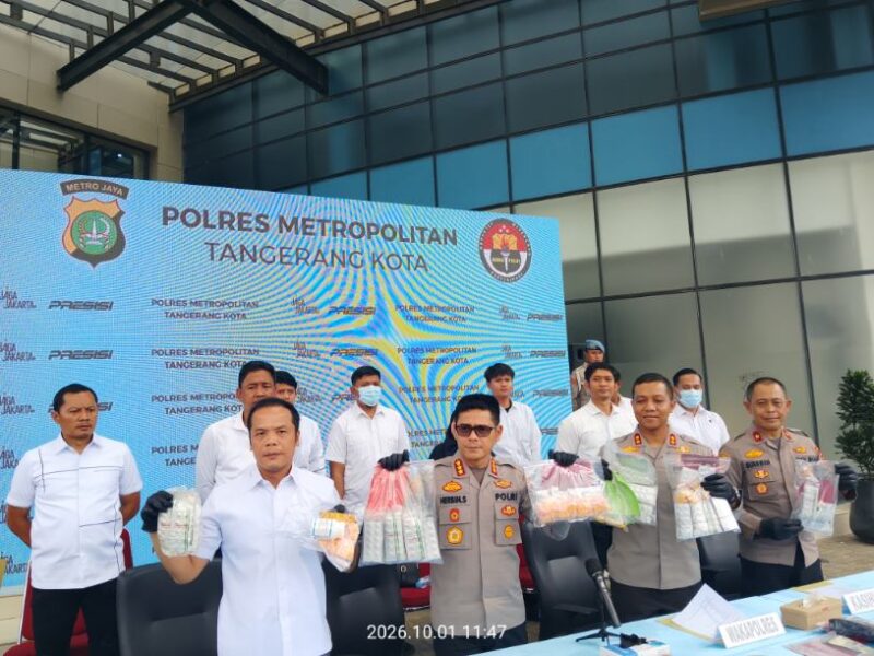 Kapolres Metro Tangerang Kota, Kombes Pol. Herbin Sianipar Saat Pimpin Konferensi Pers Pengungkapan Peradaran Narkotika dan Obat-obatan Terlarang. Kamis (1/10)