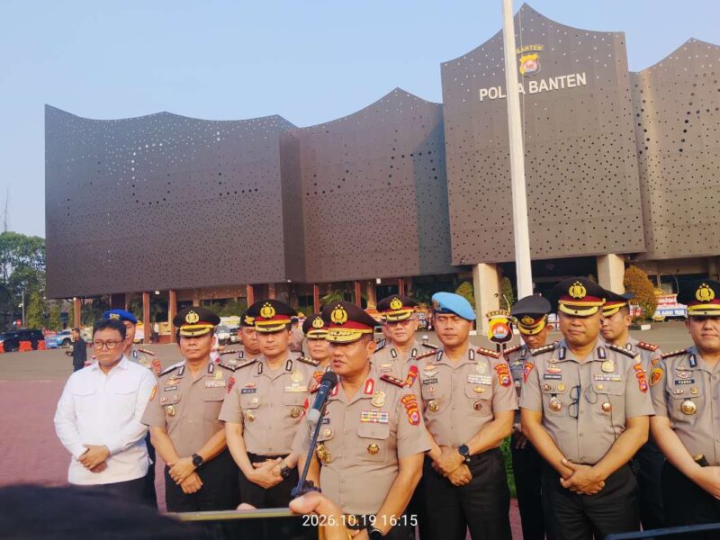 Kapolda Banten, Irjen Pol Hendra Kurniawan Saat Memberikan Keterangan Pers Usai Menggelar Sertijab Wakapolda Banten dan PJU. 